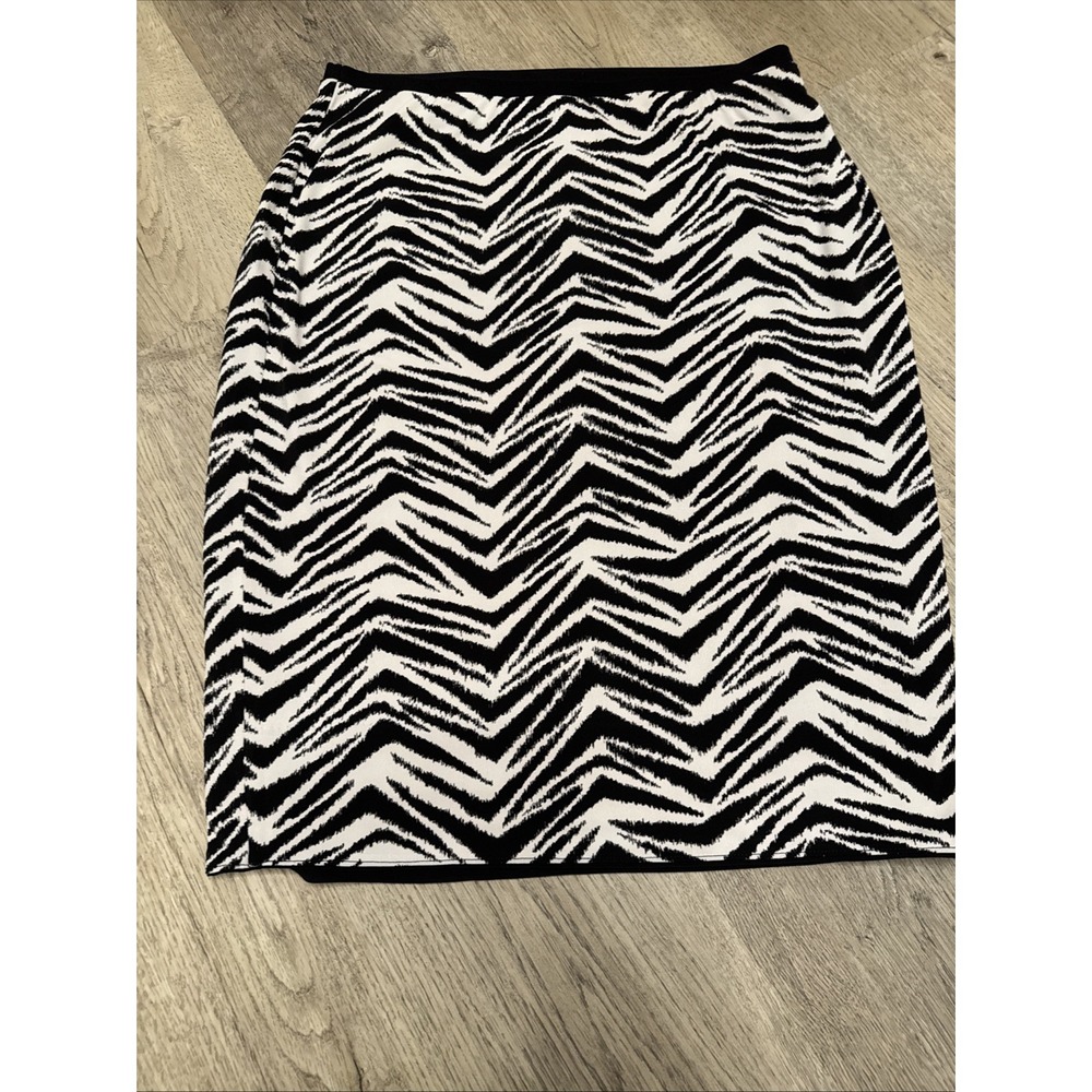 White House Black‎ Market Stretchy   Black White Skirt size Small